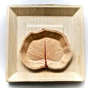 palm leaf plates 25pic Square 9.5" and 25 pic 7" Sea Grape  - 75 pic Cutlry